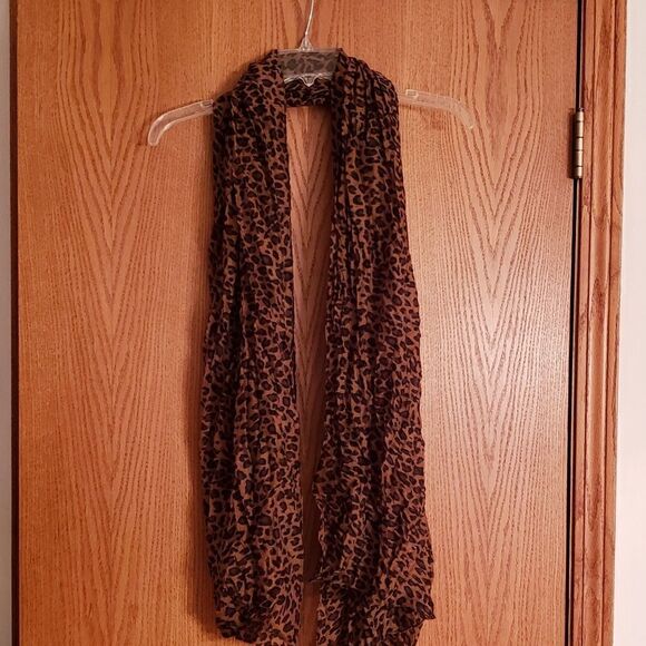 Pretty Brown Black Leopard Print Scarf - Picture 2 of 3